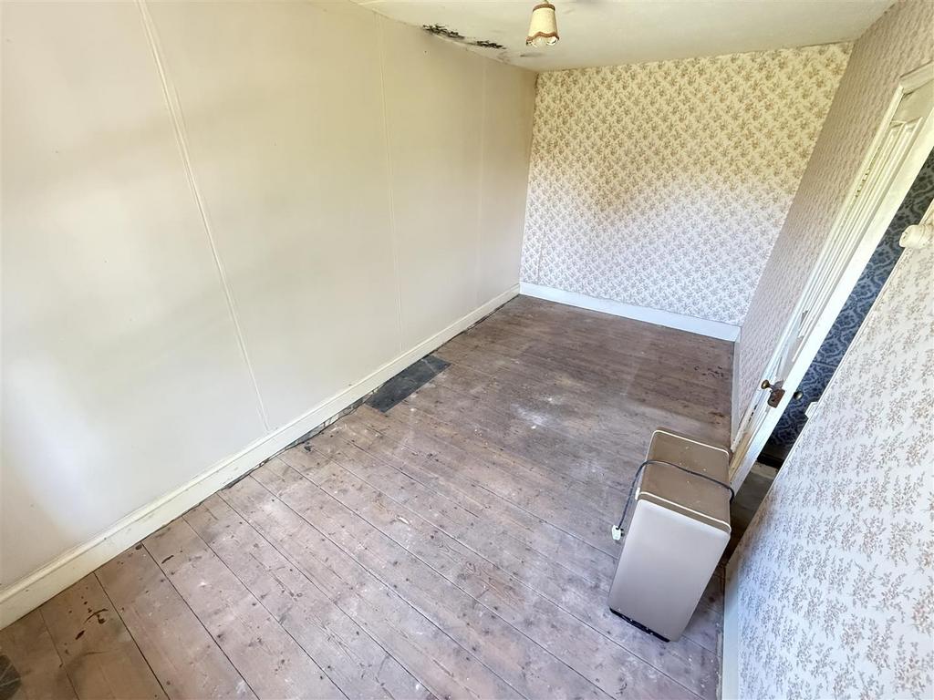 Front bedroom 1