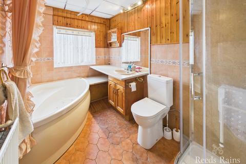 2 bedroom bungalow for sale, Prospect Park, Scarborough YO12
