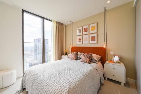 undefined, South Quay Plaza, Canary Wharf E14