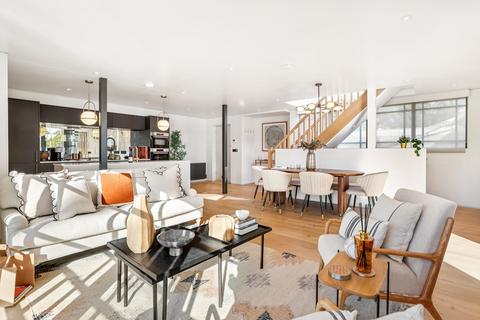 undefined, Cadogan Pier, Cheyne Walk, London
