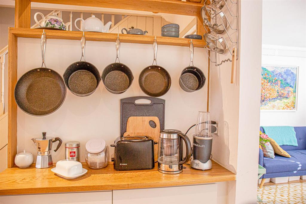 Kitchen 2 Alto.jpg