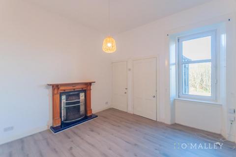3 bedroom flat to rent, Clackmannan Road, Alloa