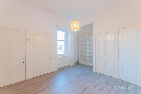 3 bedroom flat to rent, Clackmannan Road, Alloa