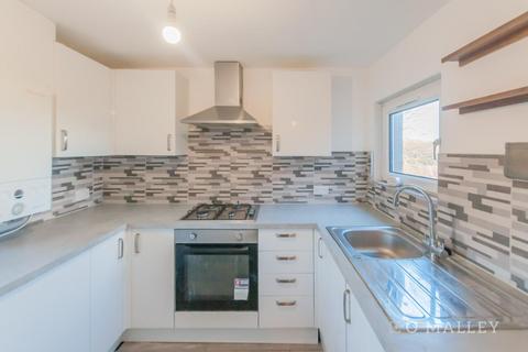 3 bedroom flat to rent, Clackmannan Road, Alloa