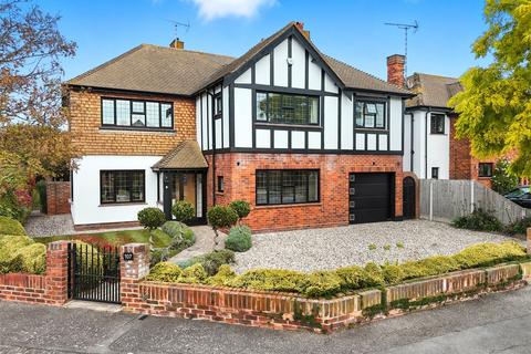 Wyatts Drive, Thorpe Bay, Essex, SS1