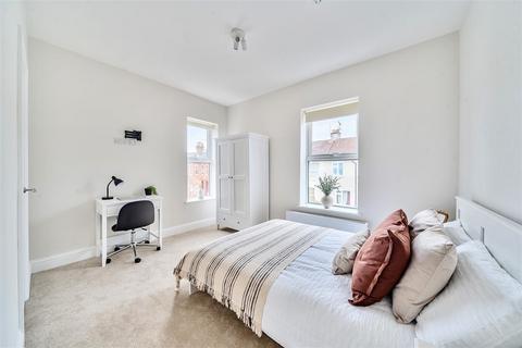 undefined, Grosvenor Road, Aldershot GU11