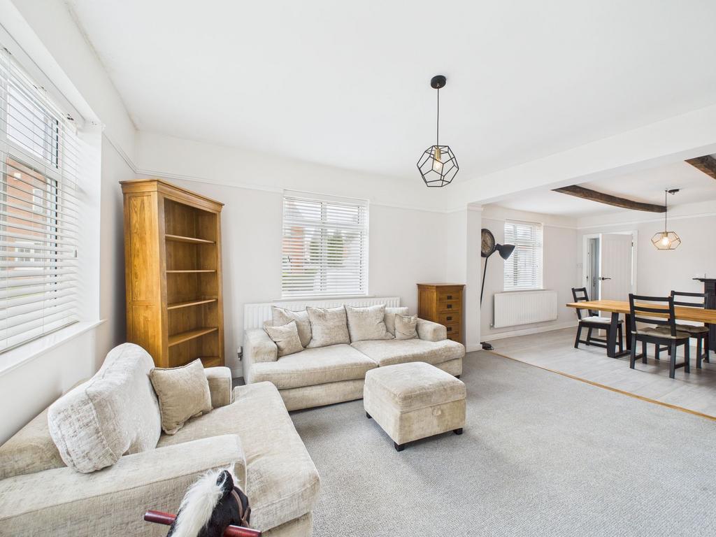 Dining area/sitting area