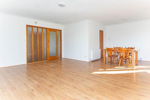 4 bedroom detached bungalow for sale, Dunbeath, Dunbeath, Highland. KW6 6EA