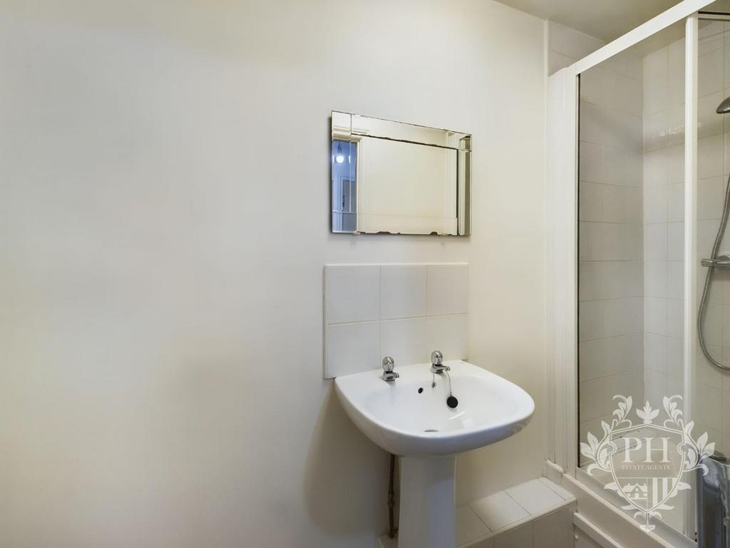CAM01415 G0-PR0057-STILL001.jpg