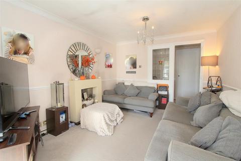 2 bedroom flat for sale, 60 Foxglove Way, Wallington SM6
