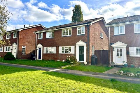 Pear Tree Avenue, Ditton