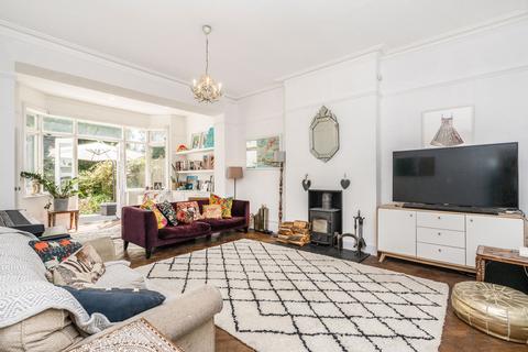 3 bedroom ground floor flat to rent, Lydford Road, NW2