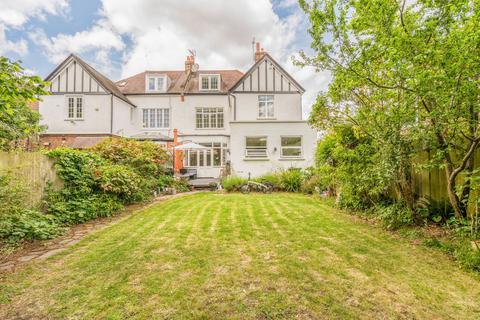 3 bedroom ground floor flat to rent, Lydford Road, NW2