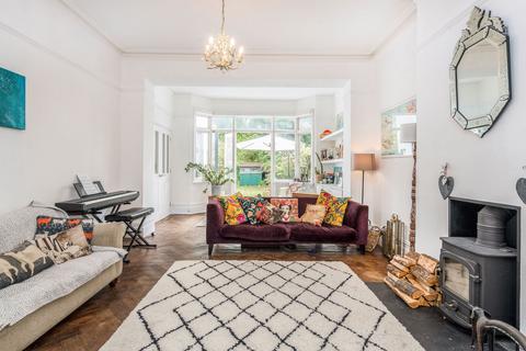 3 bedroom ground floor flat to rent, Lydford Road, NW2