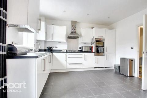 4 bedroom terraced house for sale, Pembridge Gardens, Stevenage