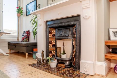 2 bedroom flat for sale, 16/10 Marionville Road, Edinburgh, EH7