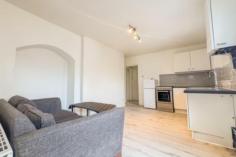 1 Bedroom Flat To Let - HP11