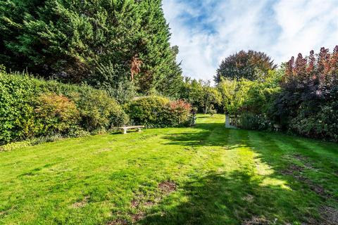 Robin Hill Fir Tree Road, Leatherhead, KT22 8RG
