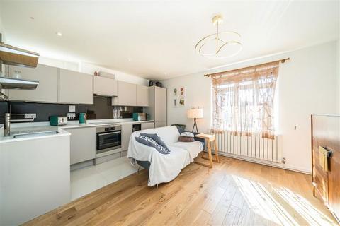 2 bedroom flat for sale, Oaklands Estate, London SW4