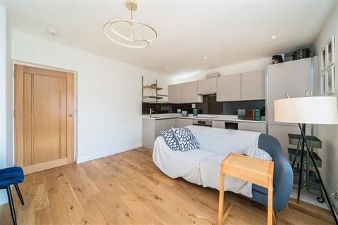 2 bedroom flat for sale, Oaklands Estate, London SW4