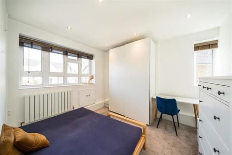 2 bedroom flat for sale, Oaklands Estate, London SW4