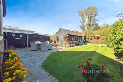 undefined, Kings Avenue, Tongham, Farnham