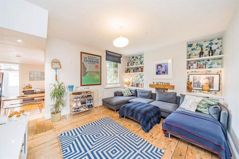 3 bedroom flat for sale, Glenelg Road, London SW2