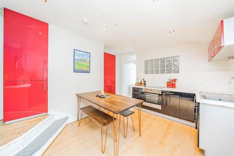 3 bedroom flat for sale, Glenelg Road, London SW2