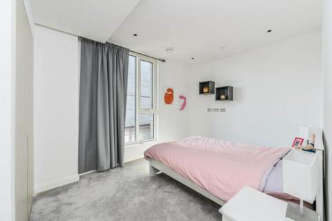 1 bedroom apartment to rent, Phoenix Court, London