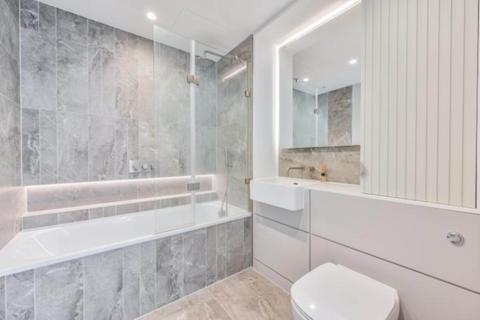 1 bedroom apartment to rent, Phoenix Court, London