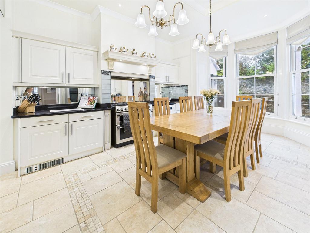 Kitchen/ Dining Room