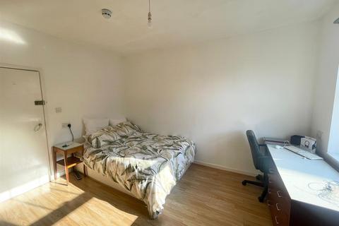 6 bedroom terraced house to rent, *£110pppw Excl Bills* Frederick Grove, Lenton, NG7 1SG