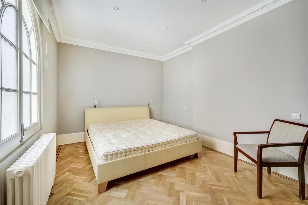 S&amp;P Kensington Lettings Flat B, 15 Cheniston Garde