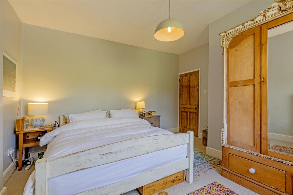 Bedroom 1-2.jpg