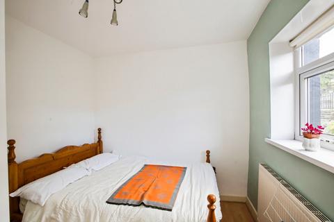 14 Booth Hill, Luddendenfoot, Halifax, HX2 6TH