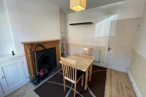 2 bedroom terraced house to rent, Leopold Road, Leicester