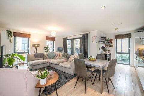 2 bedroom flat for sale, Eythorne Road, London SW9