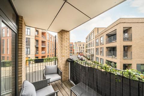2 bedroom flat for sale, Eythorne Road, London SW9