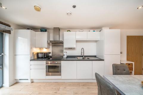 2 bedroom flat for sale, Eythorne Road, London SW9