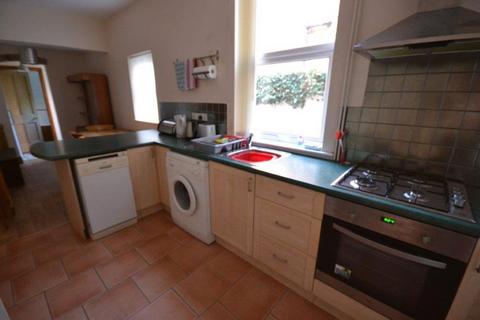 5 bedroom terraced house to rent, Landseer Road, Leicester