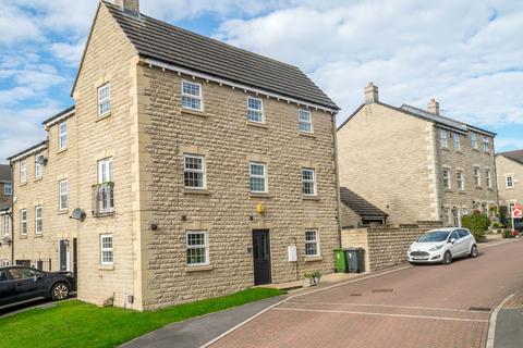 3 bedroom townhouse for sale, Gardeners Walk, Skelmanthorpe, HD8
