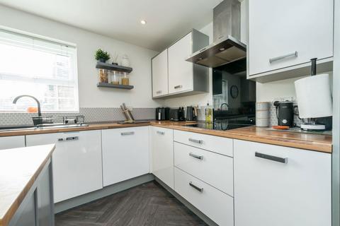 3 bedroom townhouse for sale, Gardeners Walk, Skelmanthorpe, HD8