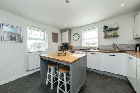 3 bedroom townhouse for sale, Gardeners Walk, Skelmanthorpe, HD8