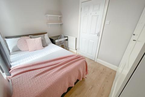 undefined, Gainsborough Road, L15 3HX,