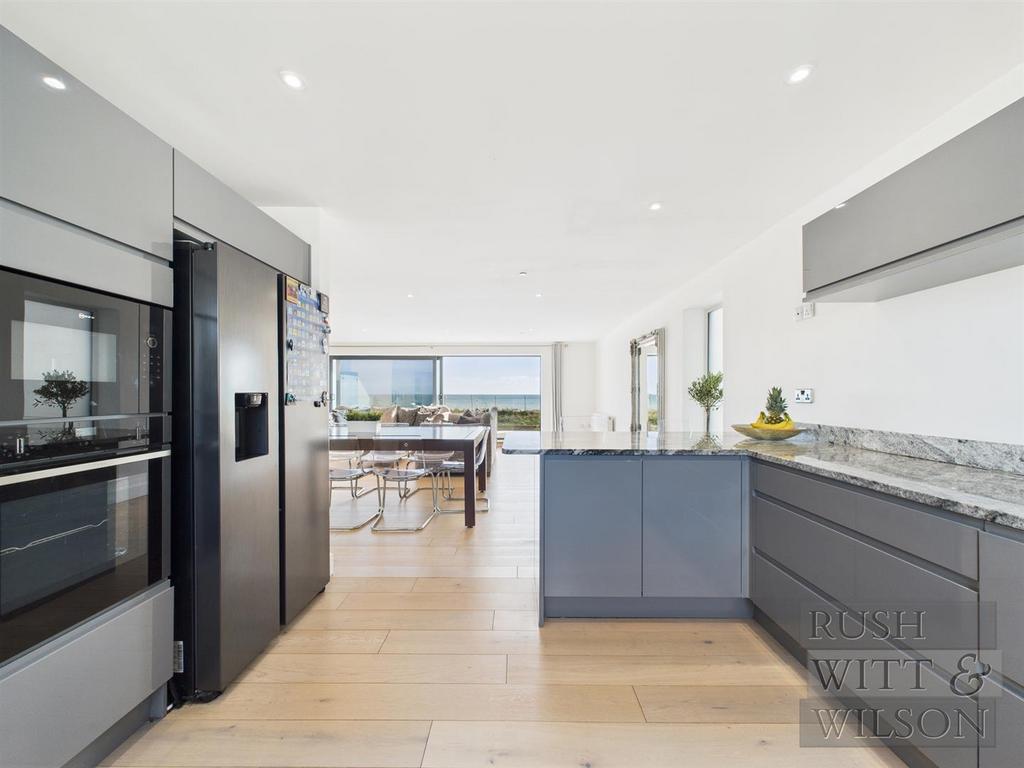 CAM03417 G0-PR0869-STILL026.jpg