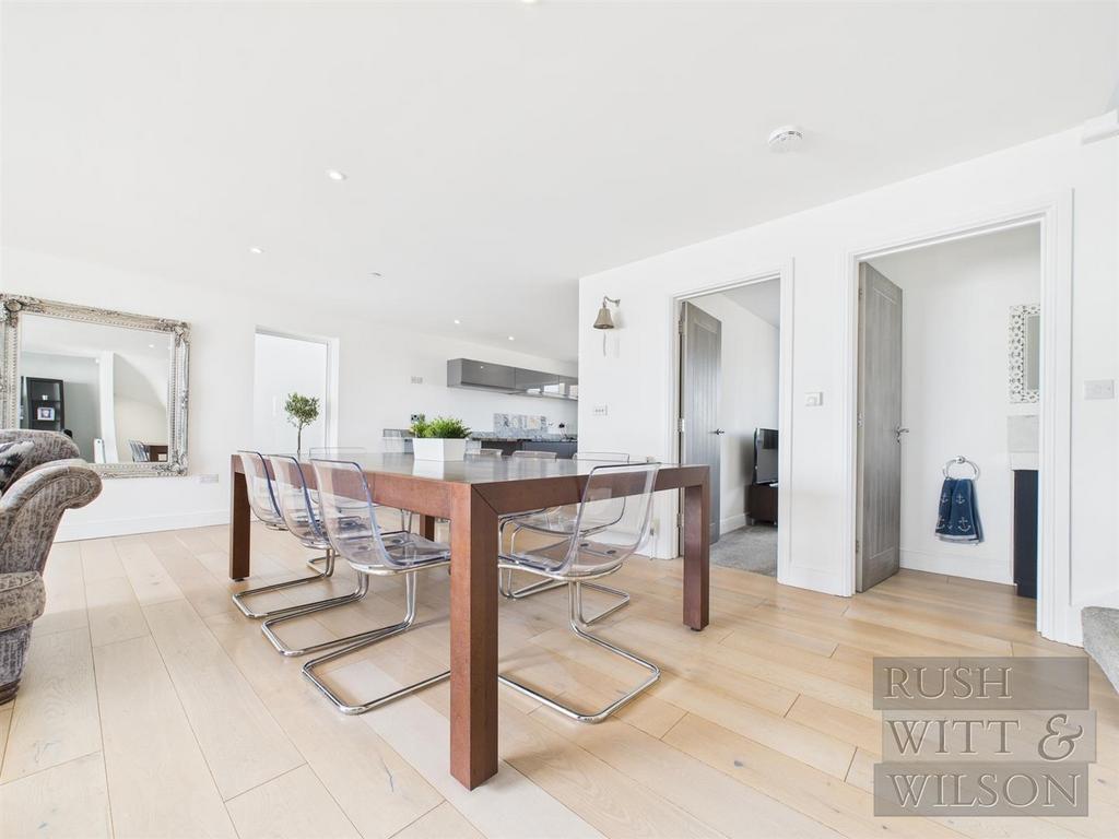 CAM03417 G0-PR0869-STILL020.jpg