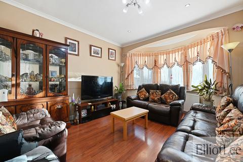 4 bedroom end of terrace house for sale, Carlyon Avenue, Harrow HA2
