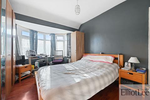 4 bedroom end of terrace house for sale, Carlyon Avenue, Harrow HA2