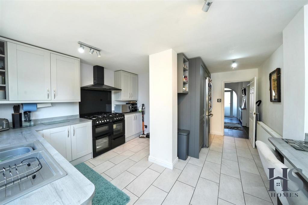 Kitchen 3jpg.jpg