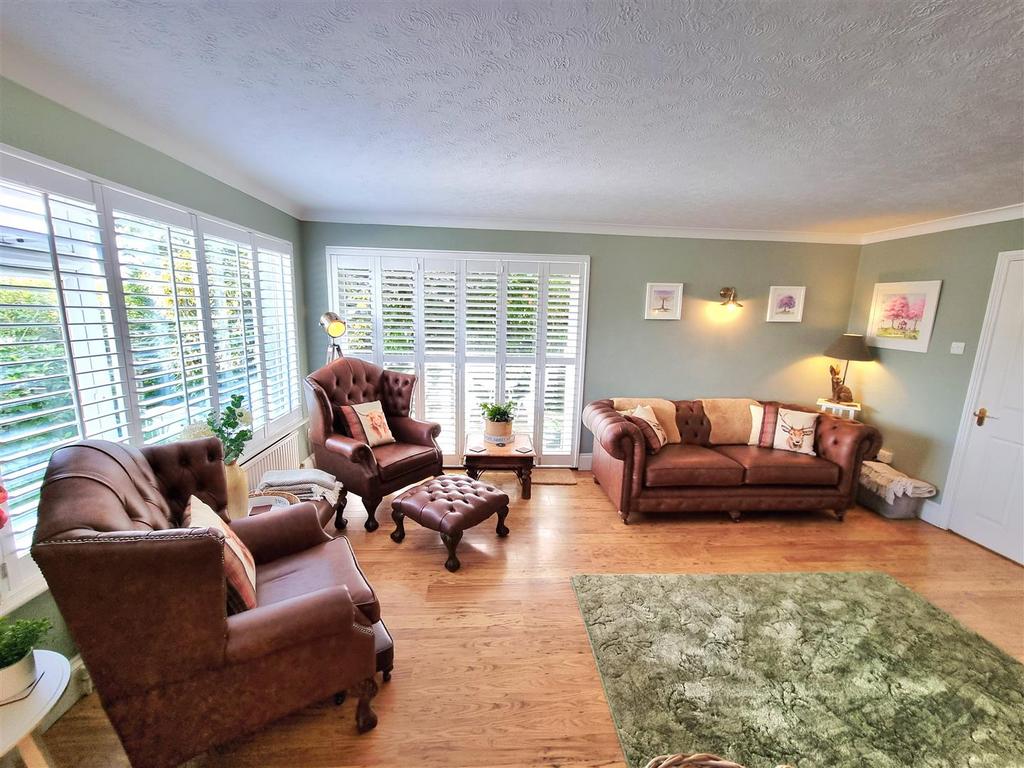 Sitting room 1.jpg